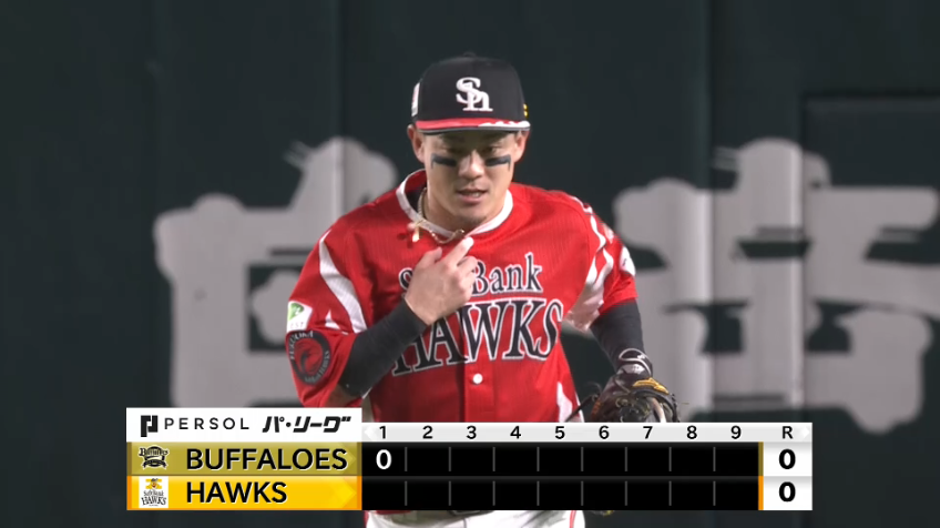 1回表・H牧原大成 センター前に落ちそうな打球をダイビングキャッチ!!