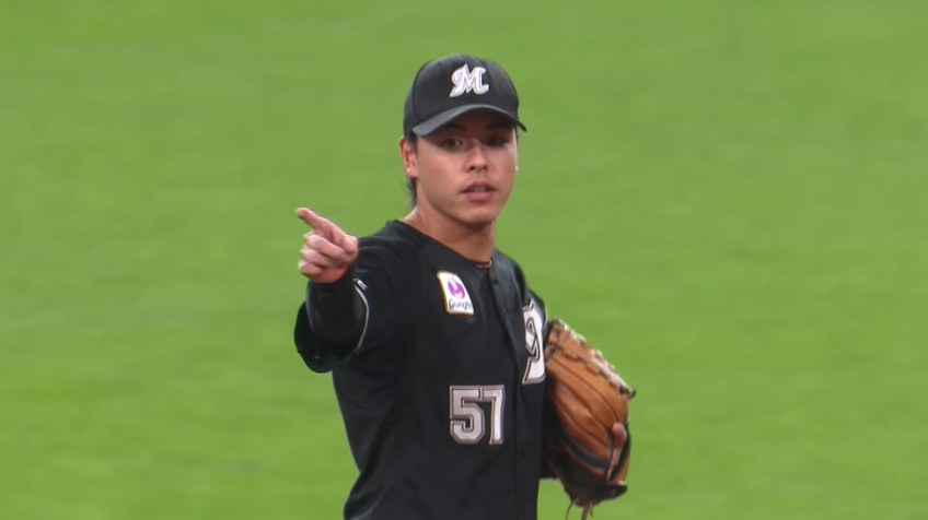 6回裏・M小川龍成 二遊間を抜けそうな打球を回り込んでアウトにする!!