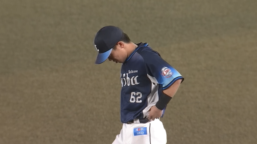 6回裏・L滝澤夏央 守備で魅せる!! 抜けそうな打球をダイビングキャッチ!!