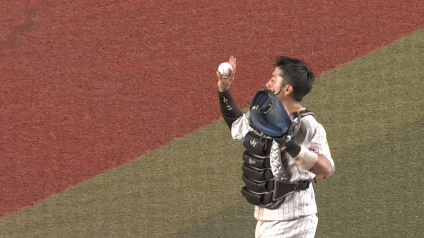 9回表・M植田将太 風で流れたファウルフライをスライディングキャッチ!!