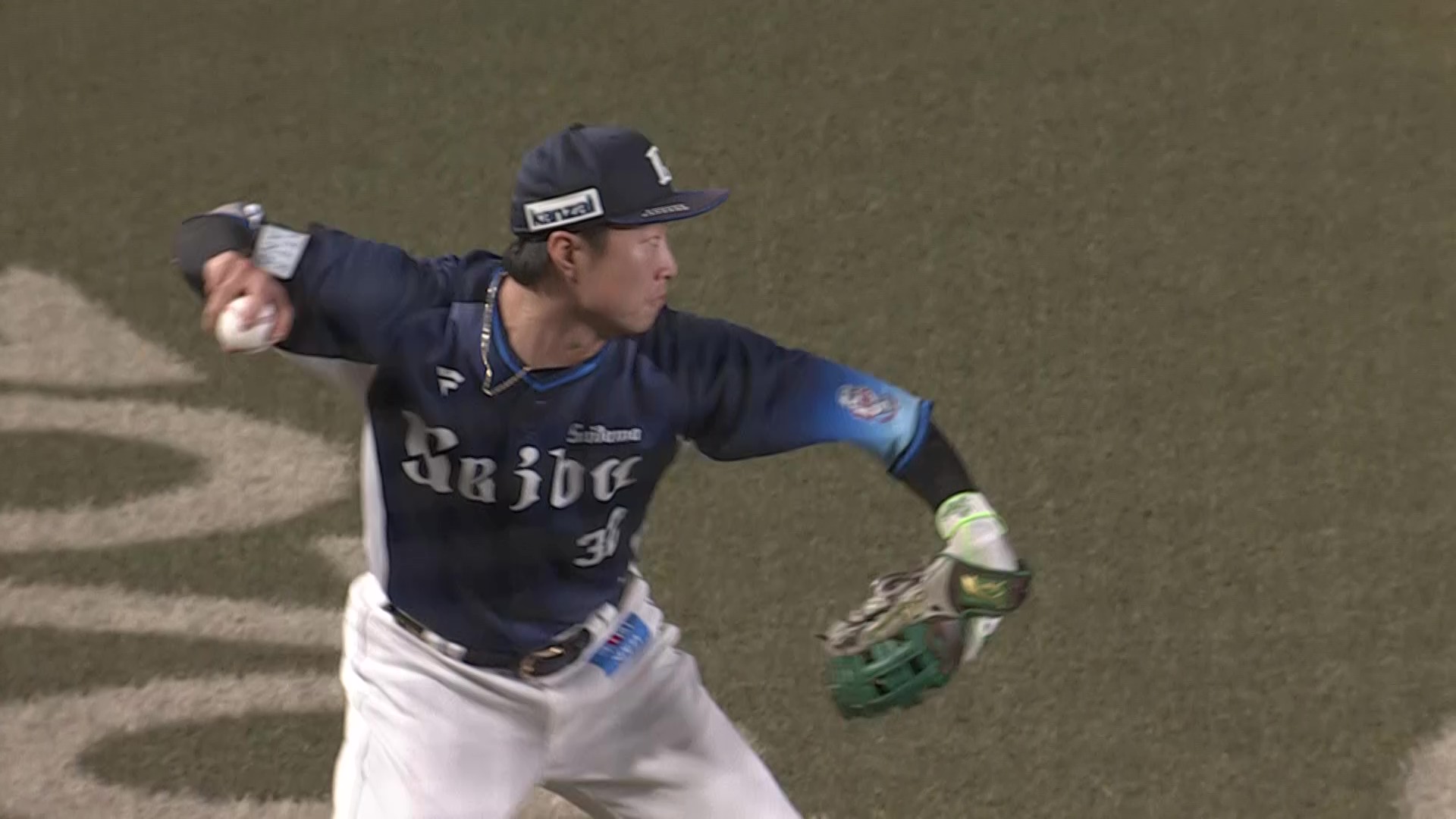 6回裏・L山村崇嘉 ベンチ前のファールフライをナイスキャッチ!!