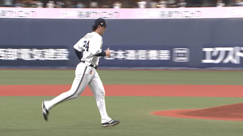 6回表・B紅林弘太郎 三遊間を抜けそうな打球をアウトにする!!