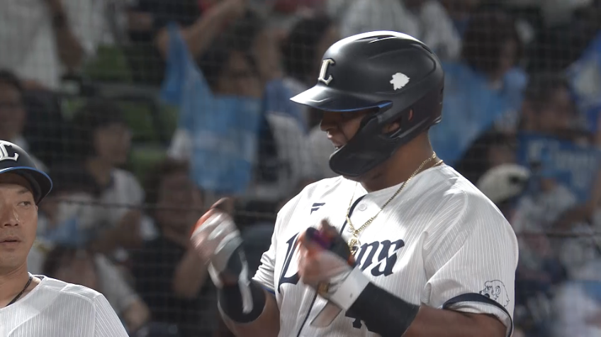 5回裏・Lセデーニョ ライトフェンス直撃の来日初3べースヒットを放つ!!