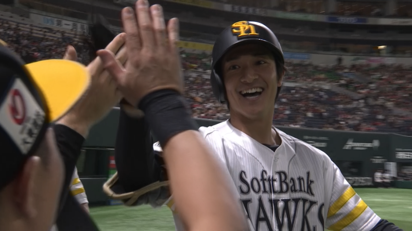 1回裏・H柳町達 ライトスタンドへの先制2ランホームランを放つ!!