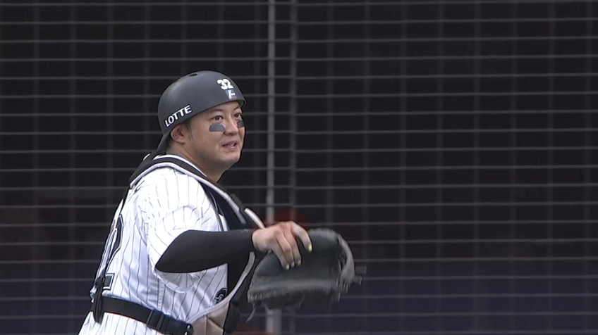 3回表・M佐藤都志也 守備で魅せる!! ボテボテの打球を好フィールディング!!