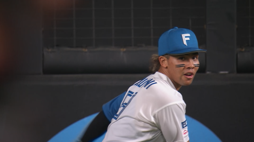 4回表・F水谷瞬 フェンス際の打球をナイスキャッチ!!