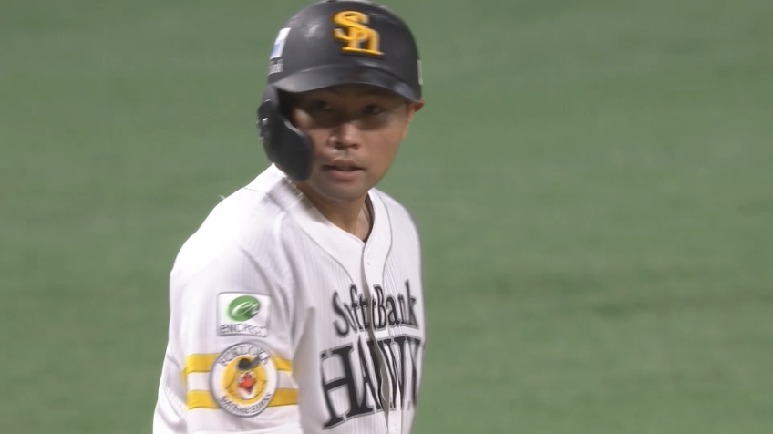 1回裏・H中村晃 ライトへのタイムリー3ベースヒットで先制!!