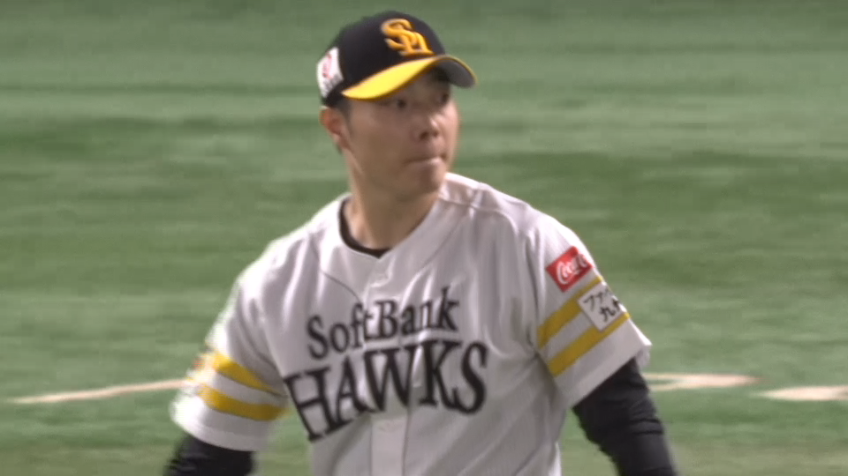 8回表・H松本裕樹 ピッチャーライナーに素早い反応!!