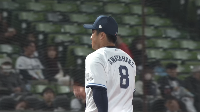 4回表・L渡部聖弥 高めにバウンドした打球に上手く合わせてアウトに!!