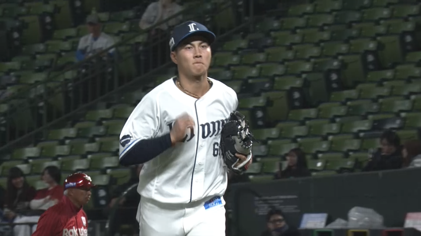 9回表・L長谷川信哉 抜けそうな打球をダイビングキャッチからの好連携でアウトに!!