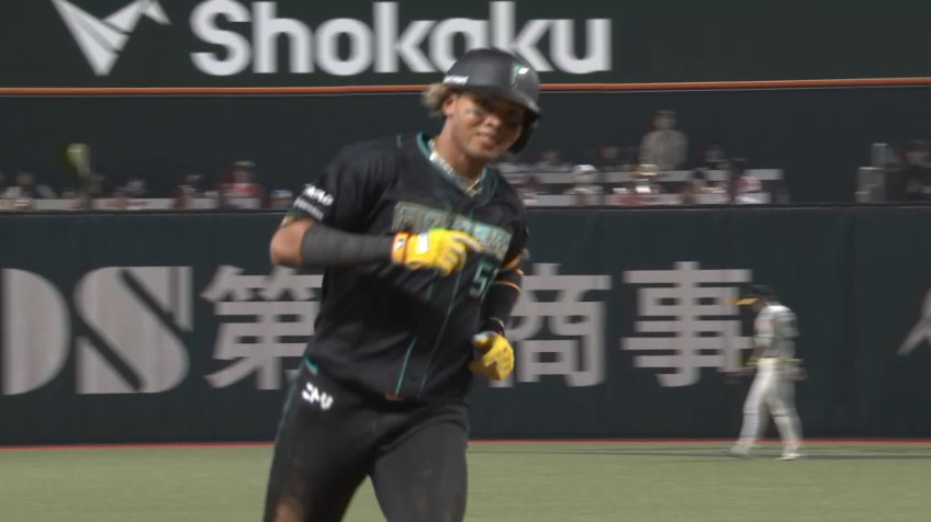 7回表・F水谷瞬 ライトへのホームランで同点に追いつく!!