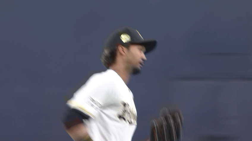 7回表・B宗佑磨 高く弾んだ打球に猛チャージ!! 出塁許さず!!