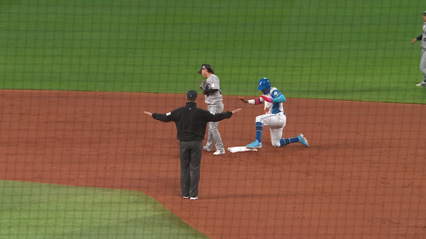 2回裏・Fカストロ ディレード気味のスタートでNPB初盗塁!!