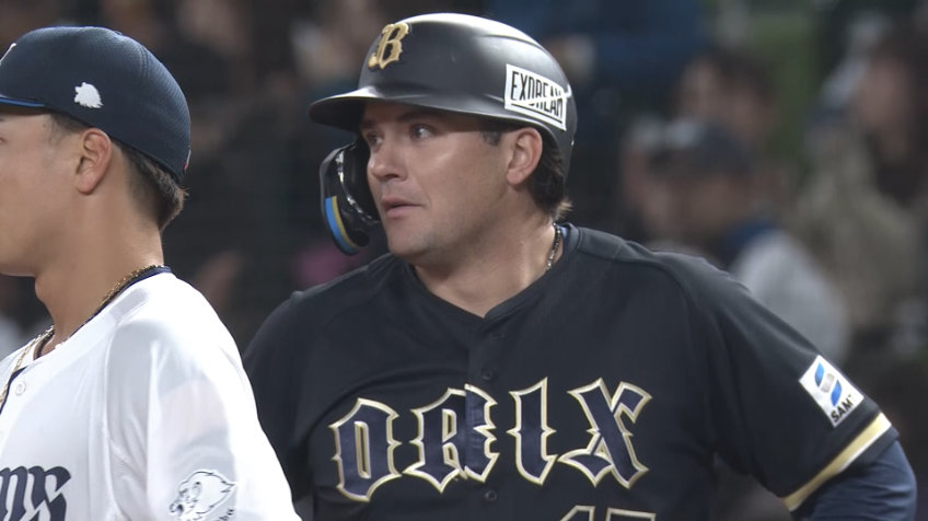 6回表・Bシーモア 来日初打点となるライトへのタイムリーヒット!!