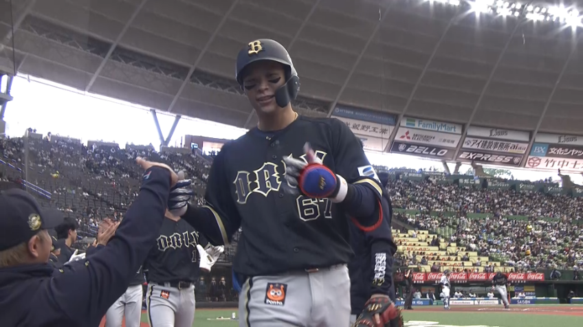 6回表・B中川圭太 完璧に捉えた!! レフトスタンドへの3ランHR!!