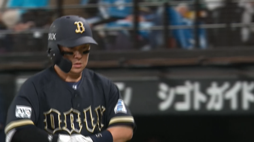 8回表・B西野真弘 ポールギリギリの大ファウル!!