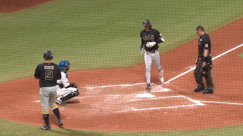 8回表・B太田椋 上段に飛び込む特大の2ランホームラン!!