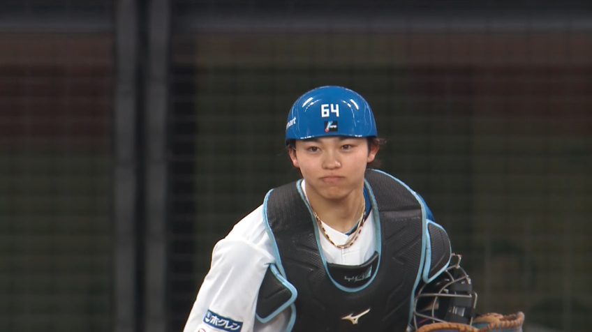 4回表・F田宮裕涼 流れるような送球で盗塁を阻止!!