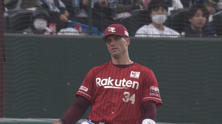 4回裏・Eマッカスカー 広い守備範囲で魅せる!!