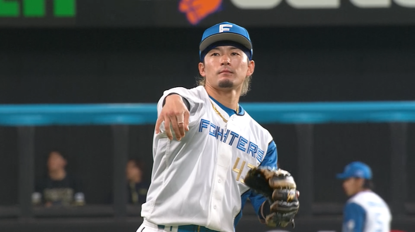 3回表・F水野達稀 難しい打球を華麗に処理!!