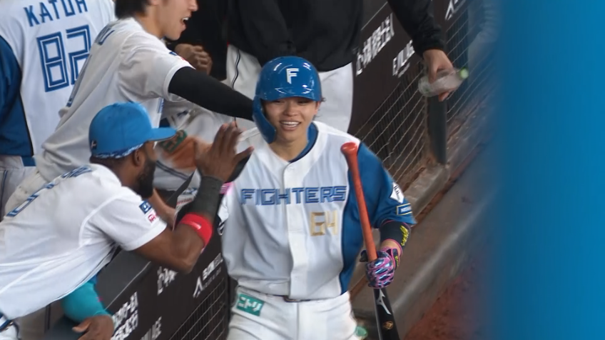 8回裏・F田宮裕涼 ライトへのHRで点差を広げる!!