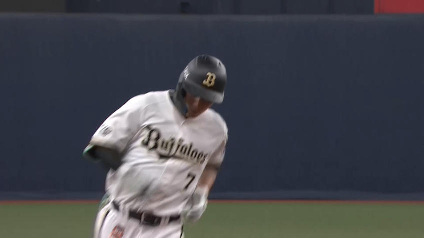 8回裏・B西川龍馬 ライトスタンドへのホームラン!!