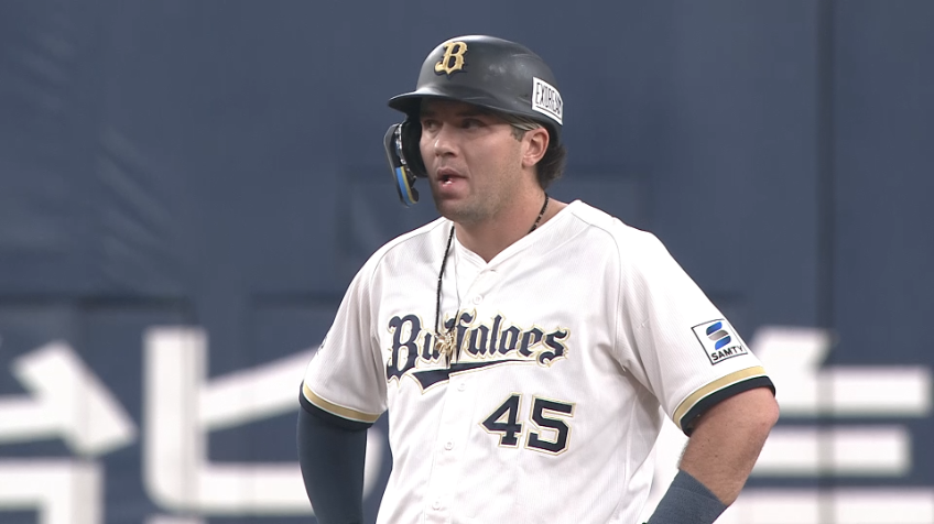 6回裏・Bシーモア 好判断で2塁へ進塁!!