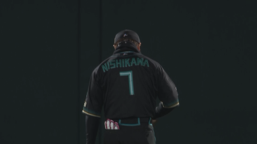 3回裏・F西川遥輝 センター前の打球を華麗にスライディングキャッチ!!