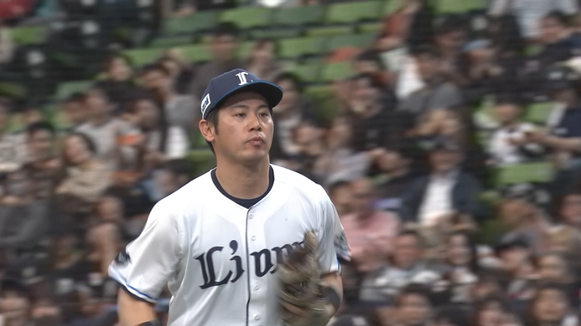 4回表・L岸潤一郎 外野へ抜けそうなあたりをスライディングキャッチ!!