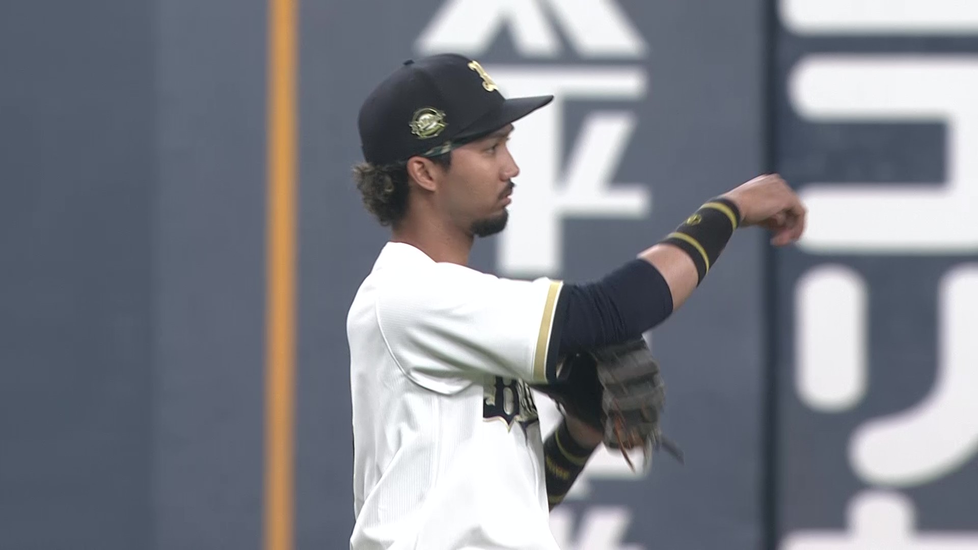 1回表・B宗佑磨 三遊間の打球をアウトにする流石の好プレー!!