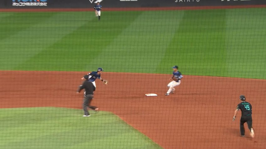 8回裏・L源田壮亮 華麗なグラブトスでゲッツー完成!!