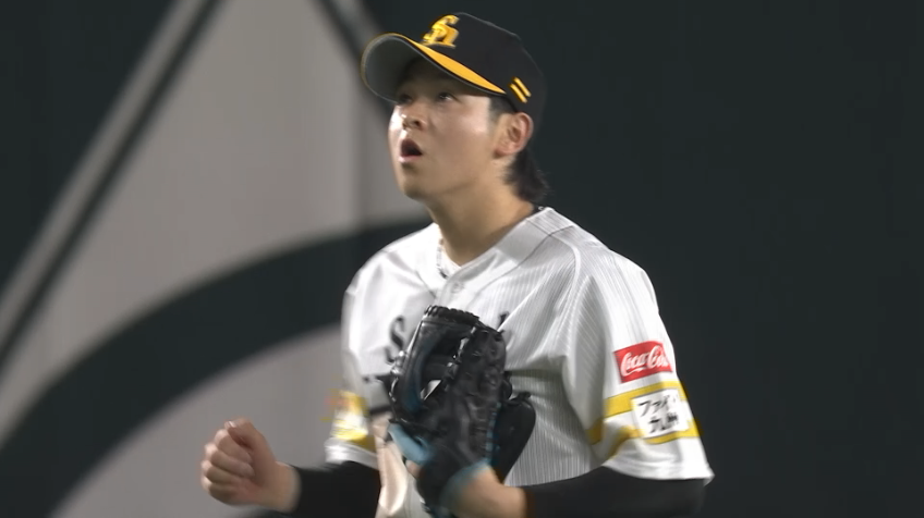 4回表・H川瀬晃 二遊間の難しい打球をキャッチしてナイススローでファインプレー!!