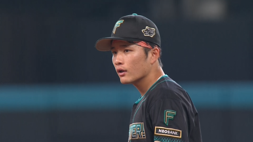 1回表・F奈良間大己 スライディングキャッチで処理し2塁を封殺する!!