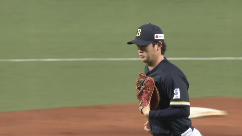 1回裏・B太田椋 一二塁間を抜けそうな打球を飛び込んでキャッチ!!