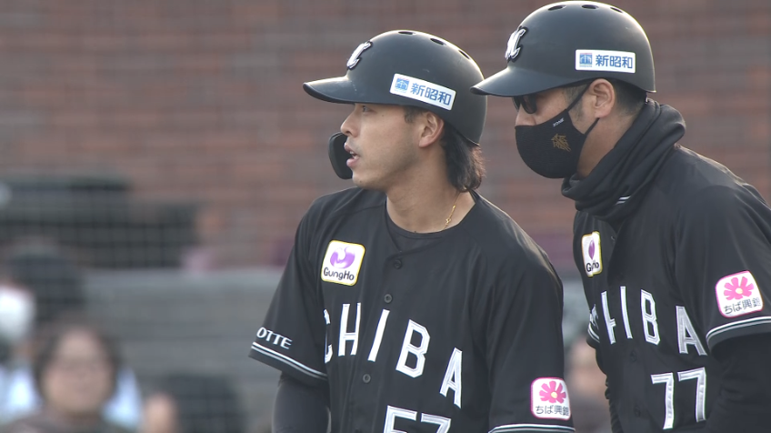 6回表・M小川龍成 セカンド前へ転がす意表を突いたセーフティーバント!!