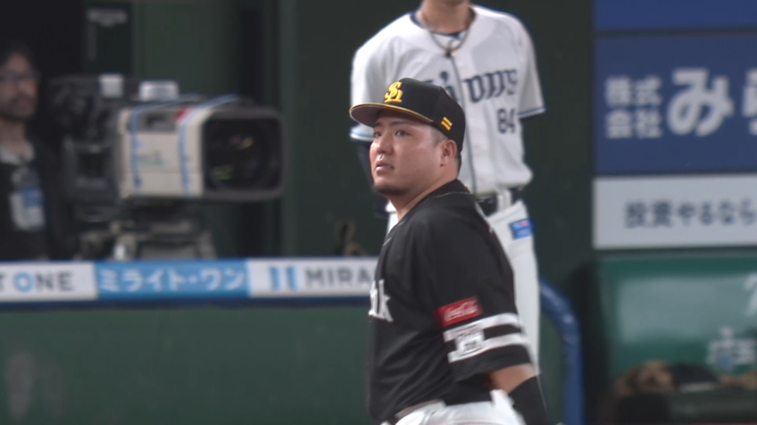 5回裏・H山川穂高 ライト前へ抜けそうな打球をダイビングキャッチ!!