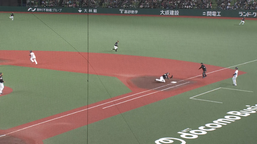 8回裏・H山川穂高 痛烈な打球をしっかり掴むファインプレー!!