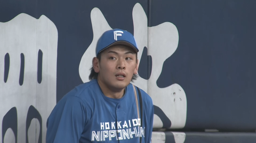 7回裏・F野村佑希 スライディングキャッチのファインプレー!!