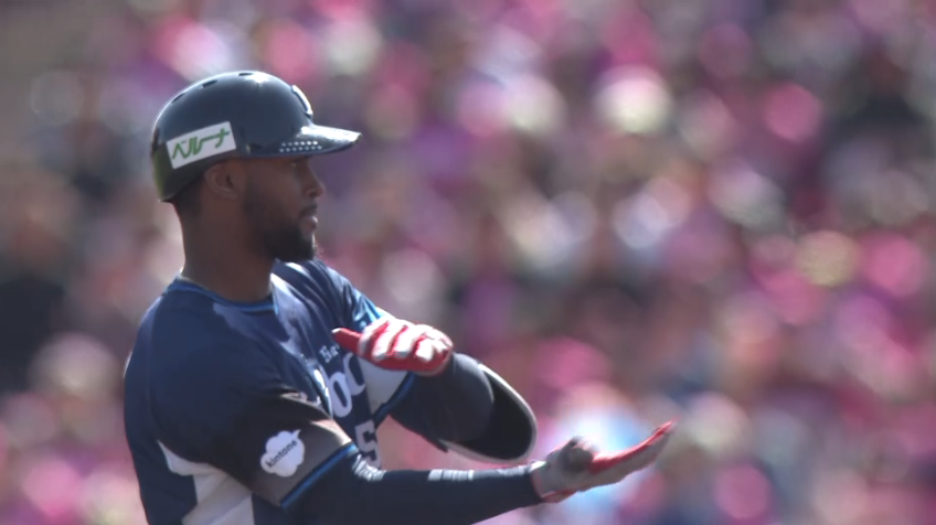 1回表・Lカナリオ フェンス直撃の先制タイムリー2ベース!!