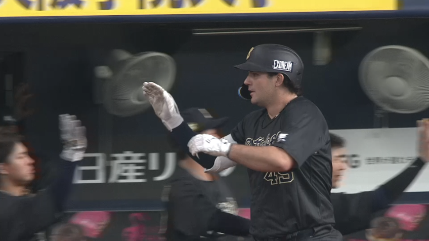 3回裏・Bシーモア 左中間へスタンドに飛び込む2ランホームラン!!