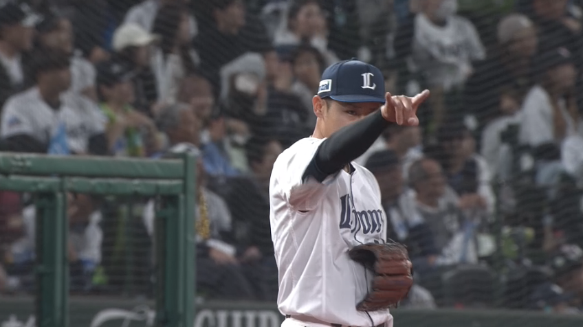 3回表・L平沢大河 速い打球を飛び込んでキャッチし華麗に二塁へスロー!!