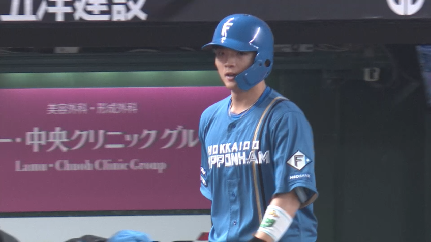 8回表・F郡司裕也 低めの球をすくい上げて犠牲フライにし同点に!!