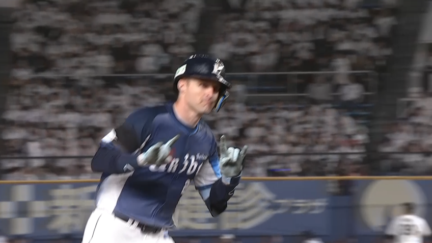 3回表・Lネビン 2打席目は左中間への今季第1号HR!!