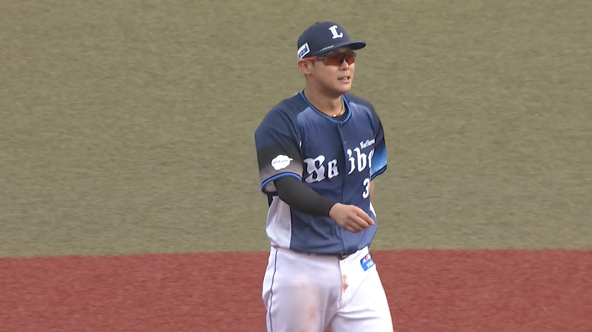 7回裏・L平沢大河 速い打球を飛び込んでキャッチ!!
