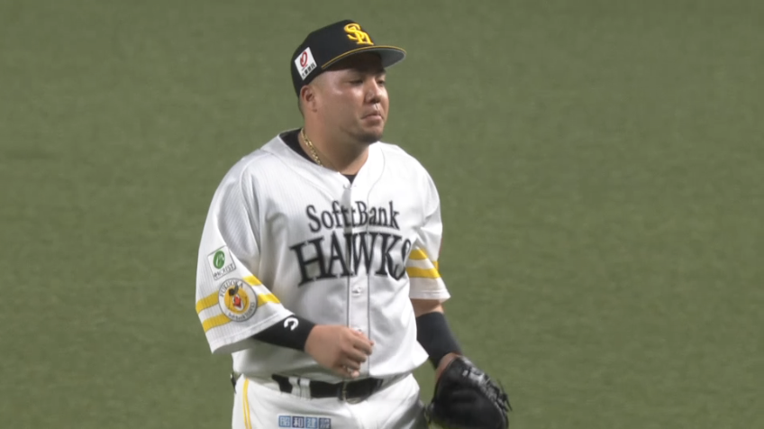 2回表・H山川穂高 見事なジャンピングキャッチでアウトをもぎ取る!!