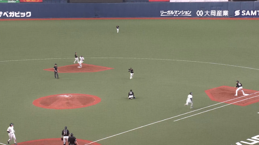 5回裏・M小川龍成 難しい打球を処理し先制を阻止!!