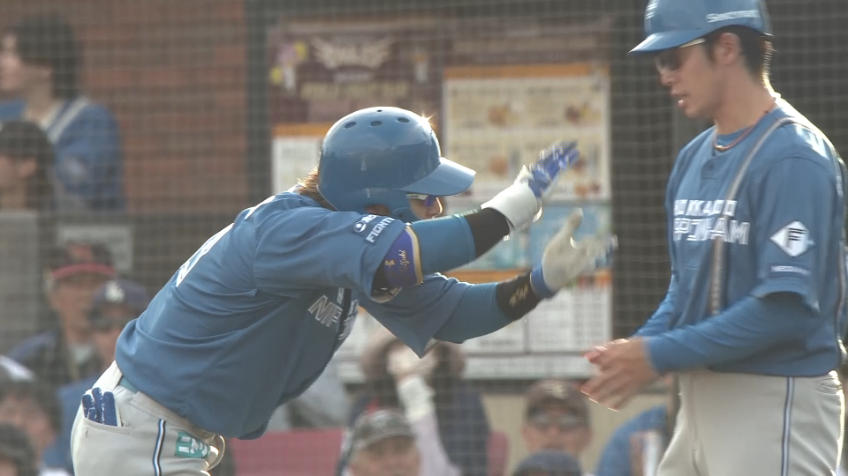 8回表・F水野達稀 打線が繋がる!! ライトへのタイムリーヒット!!