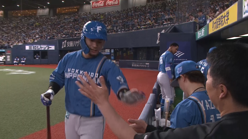 9回表・F水野達稀 ライトスタンドへのソロホームラン!!