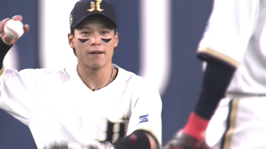 9回表・B中川圭太 レフト前の打球をスライディングキャッチ!!