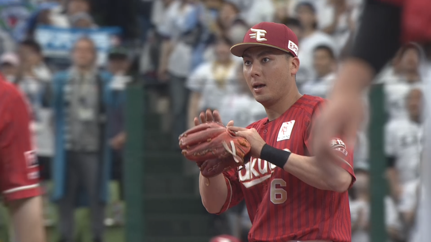 4回裏・E村林一輝 二遊間の打球を飛び込んでキャッチ!!